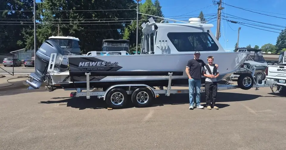 Clemens Marina customers taking delivery of a Hewescraft 240 Ocean Pro