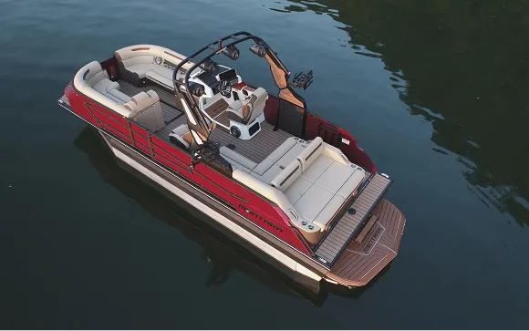 Montara Evo driving on lake