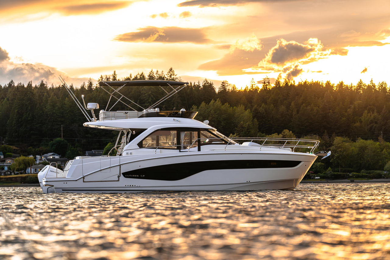Benetau Antares 12