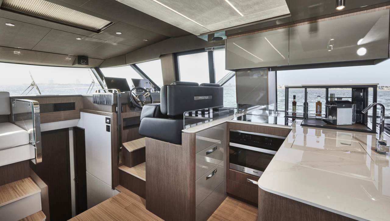 Infinity Cockpit with Seamless Indoor-Outdoor Living