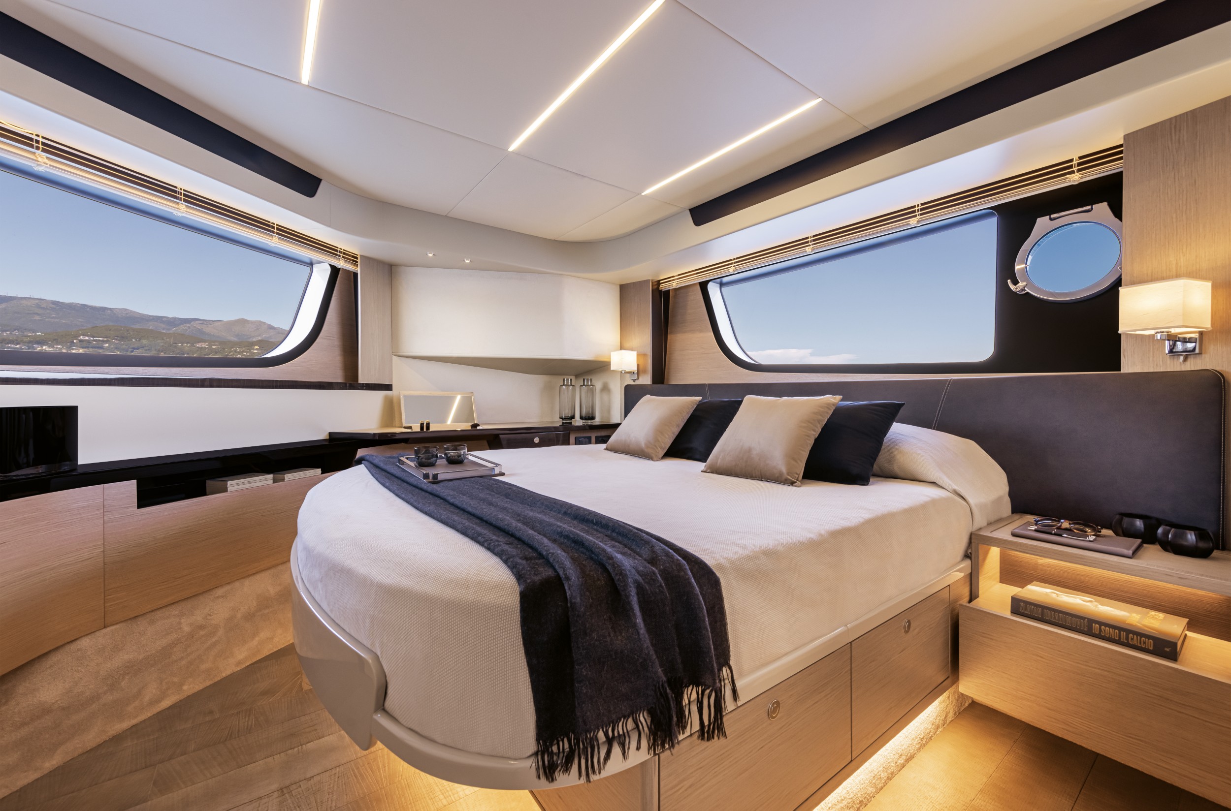 Three-Cabin Layout That Maximizes Space and Comfort
