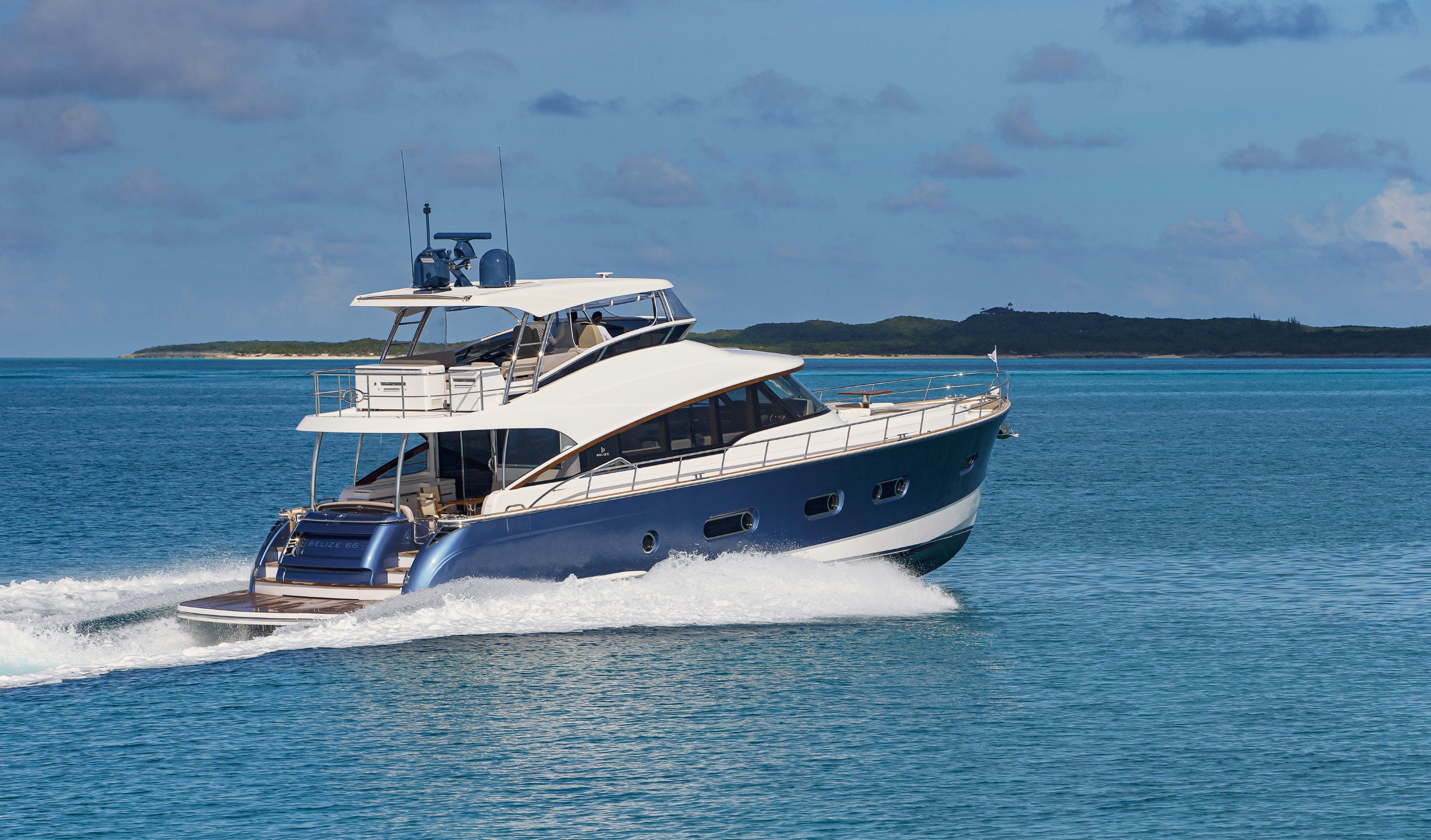 Sportboat Handling in a 66-Foot Luxury Yacht