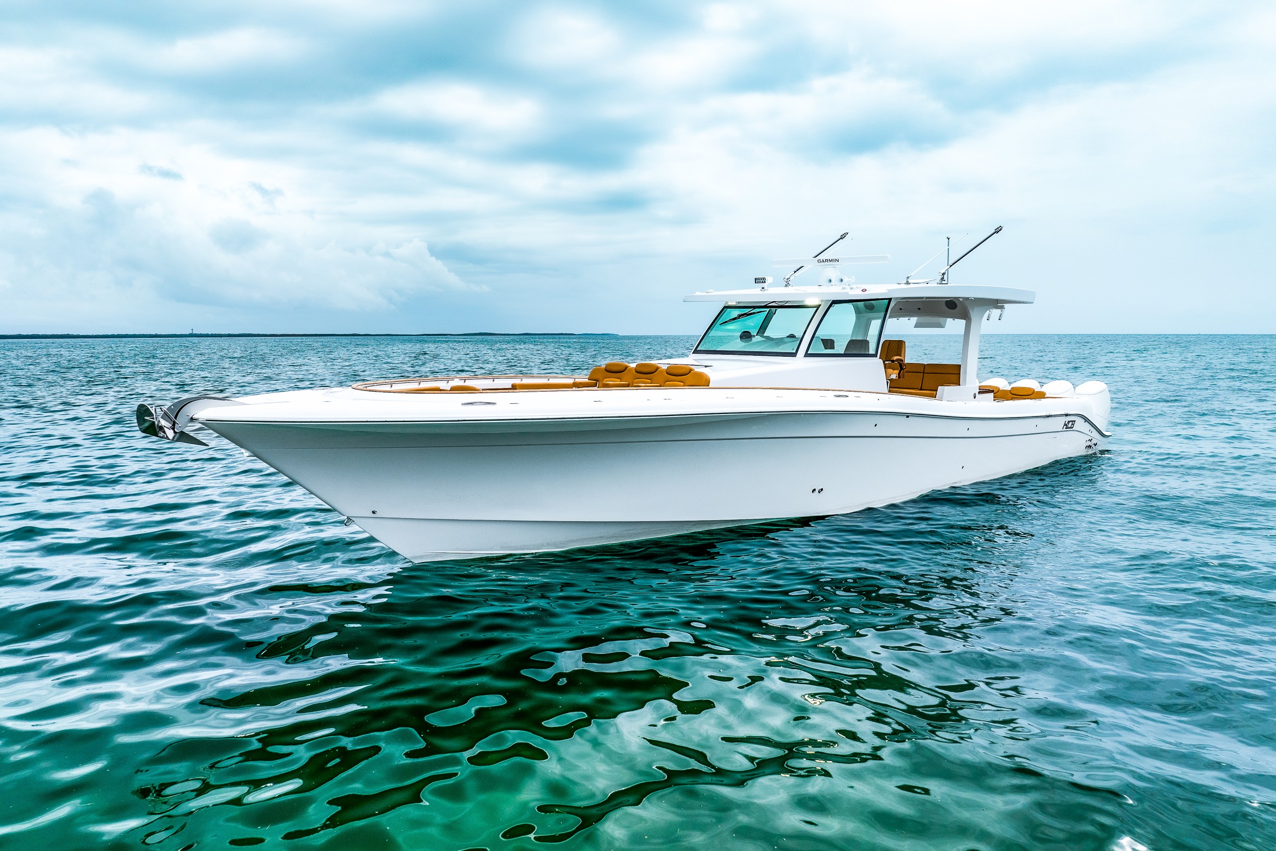 1,400-Gallon Fuel Capacity for Extreme Offshore Range