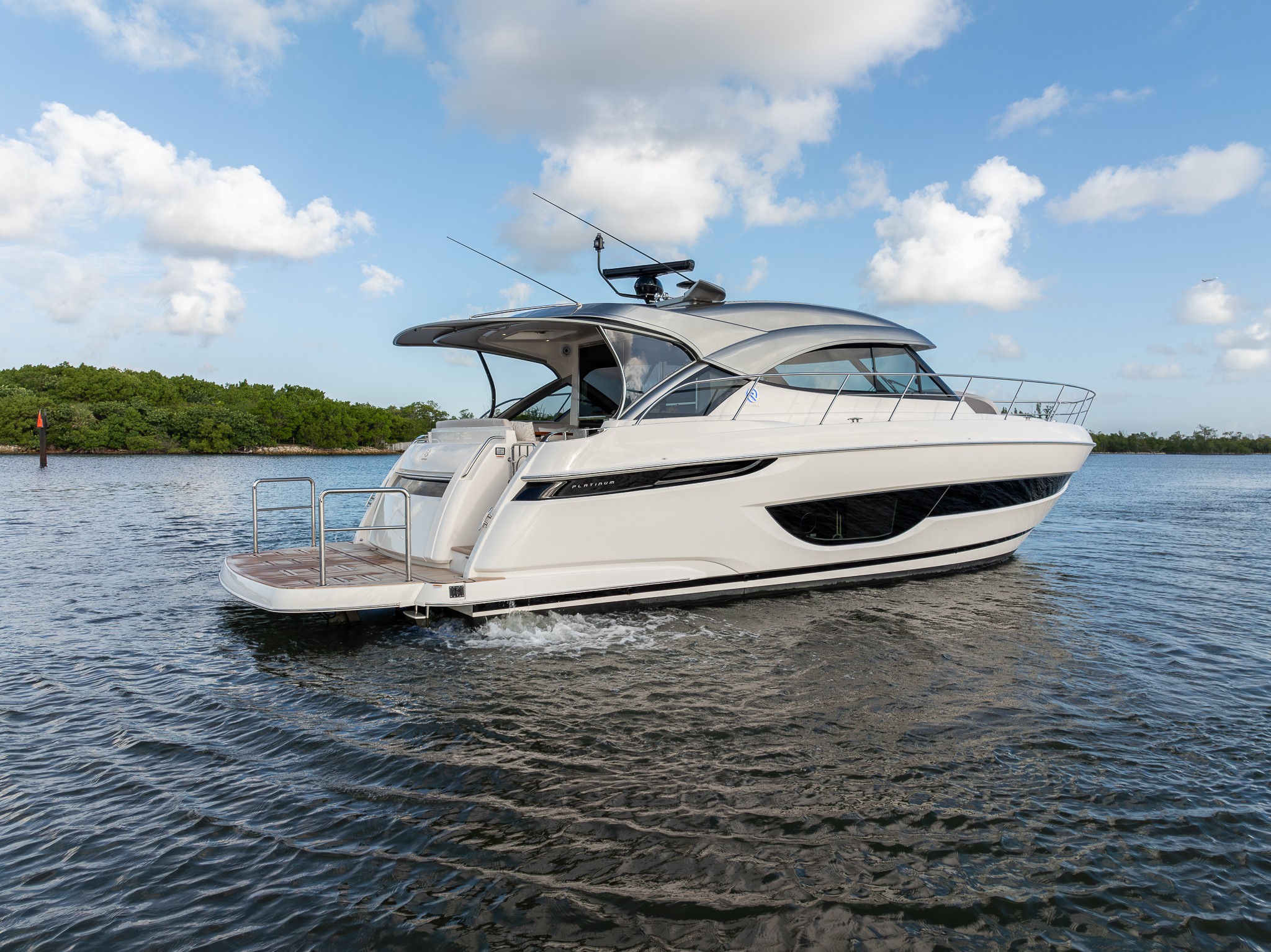 Riviera 4600 Sport Yacht