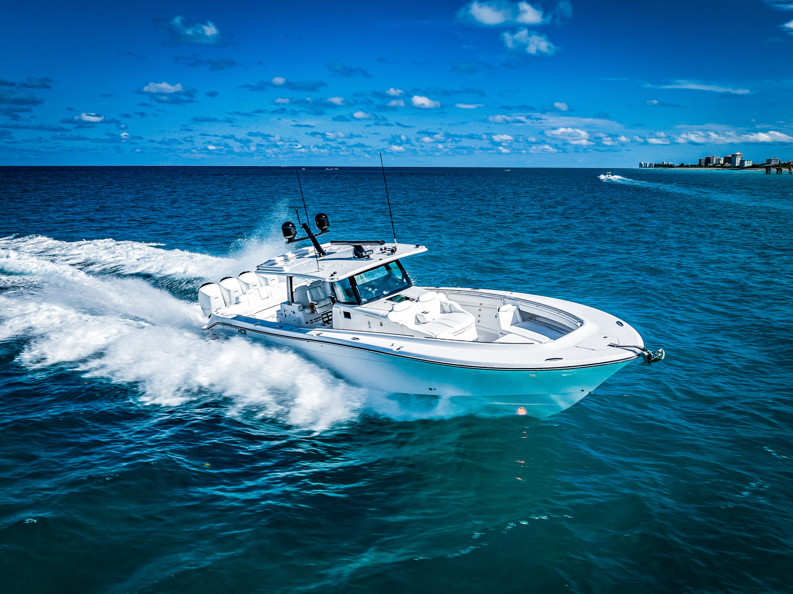 1,000-Gallon Fuel Capacity for True Offshore Range