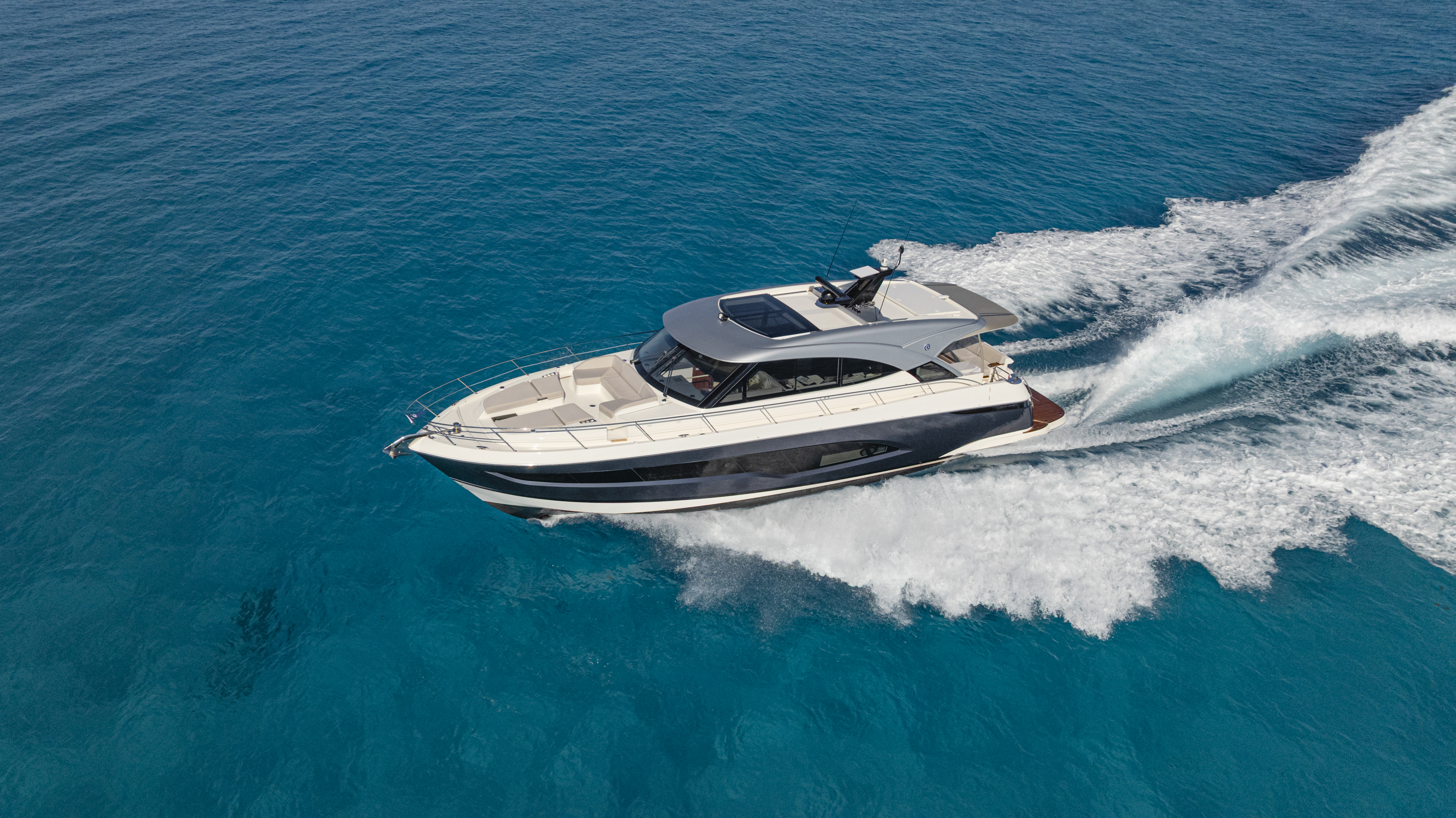 Riviera 5600 Sport Yacht