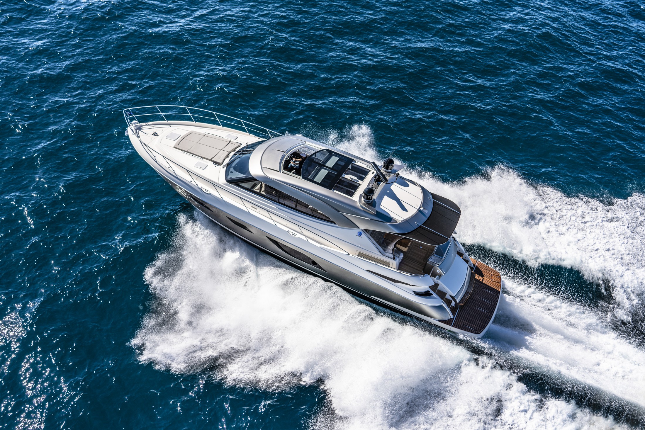 Riviera 6000 Sport Yacht