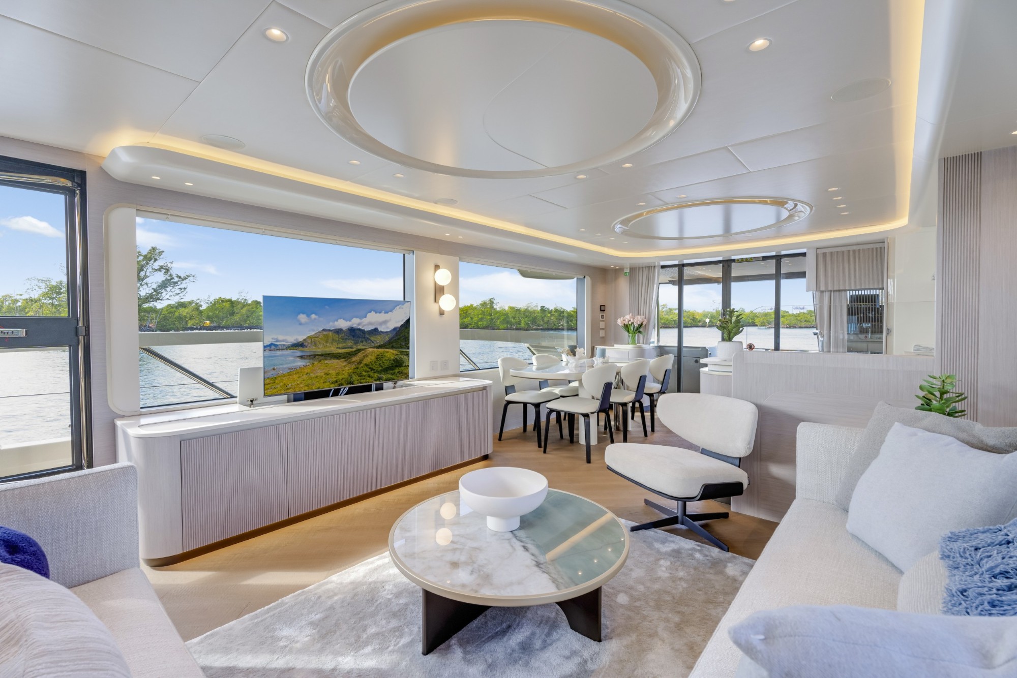 360° Panoramic Design with Glass-Heavy Architecture