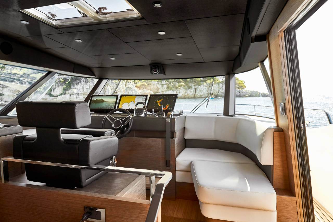 Infinity Cockpit with Seamless Indoor-Outdoor Flow