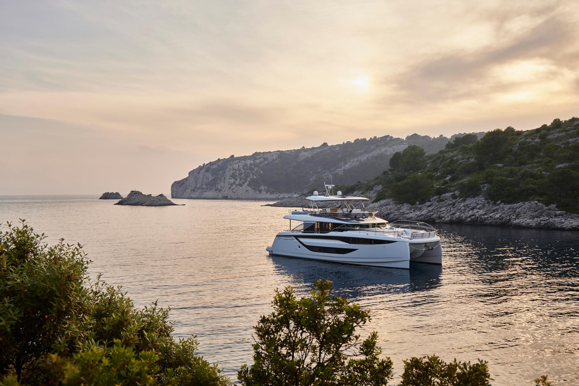 Power Catamaran Efficiency with Extended Range