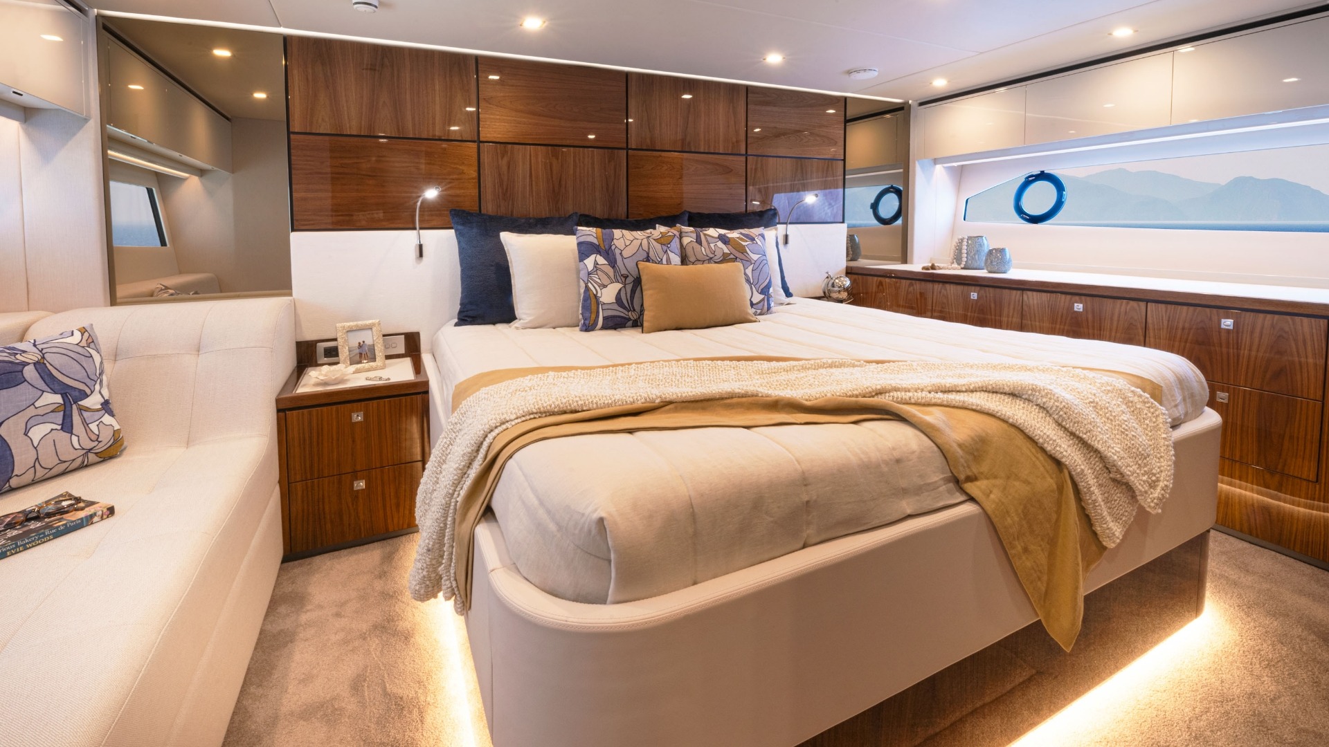 Full-Beam Master Suite with True Cruising Comfort