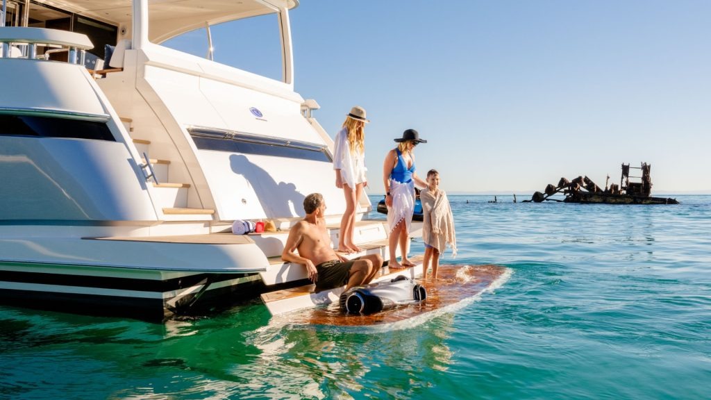 Riviera 6800 Sport Yacht