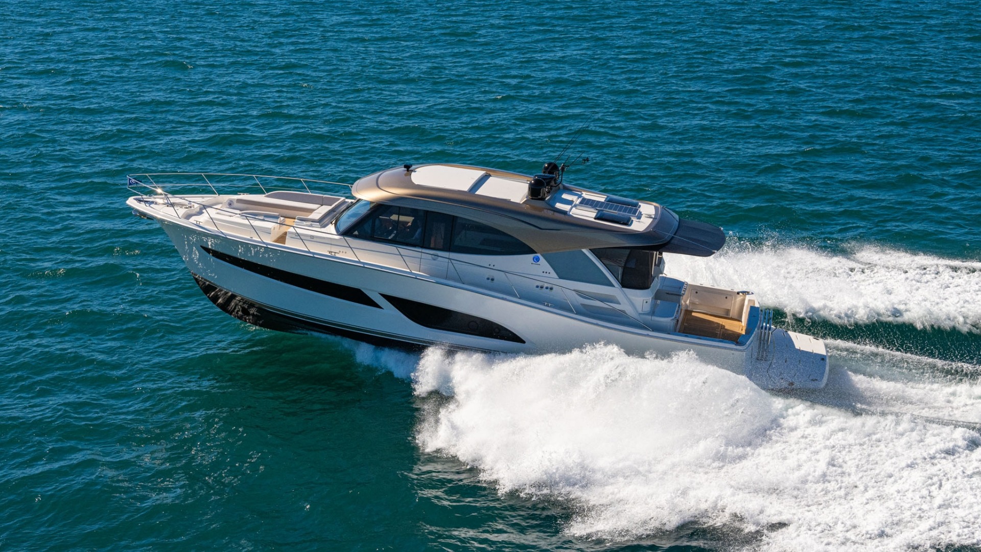 32+ Knot Performance with Owner-Operator Ease