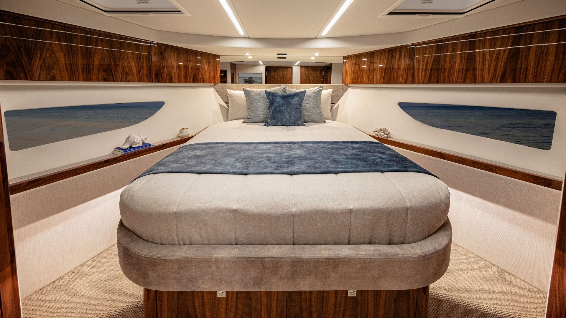 Three-Cabin Layout with Full-Beam Master Comfort