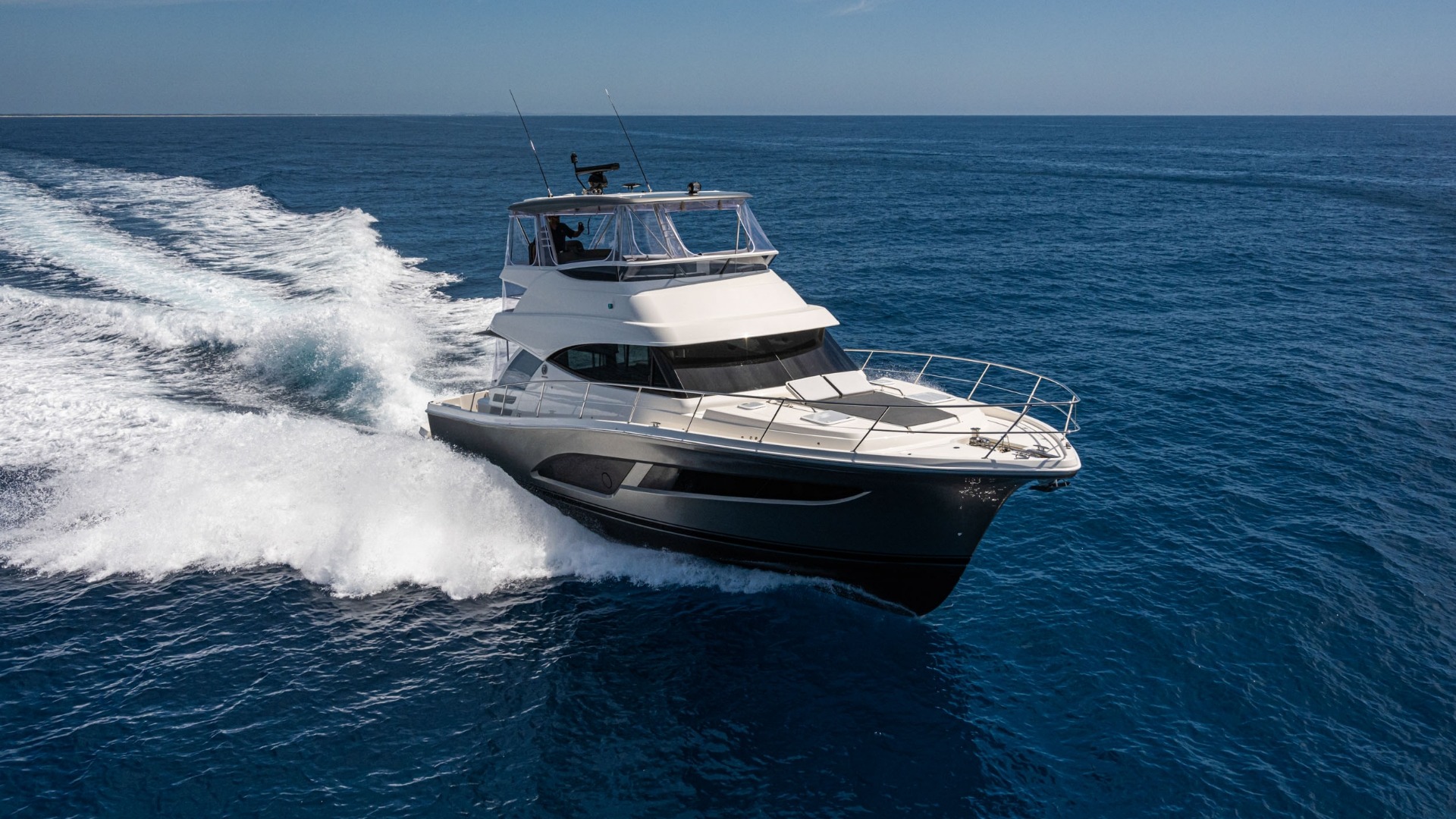 34-Knot Performance with Joystick-Controlled IPS Power