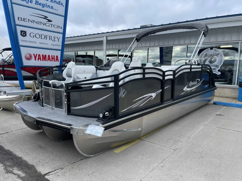 22' JC Fish Tritoon