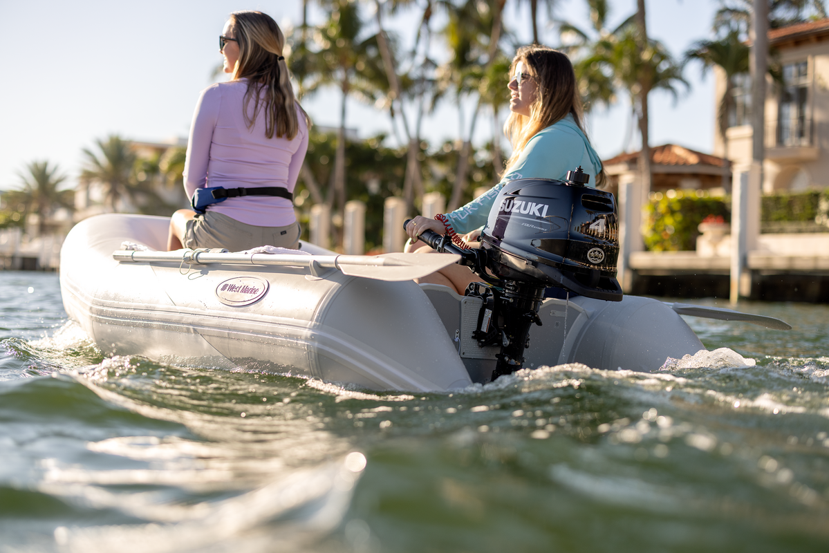 Suzuki DF4A outboard engine