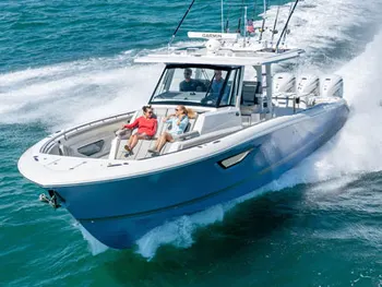 Pursuit boat model S 428