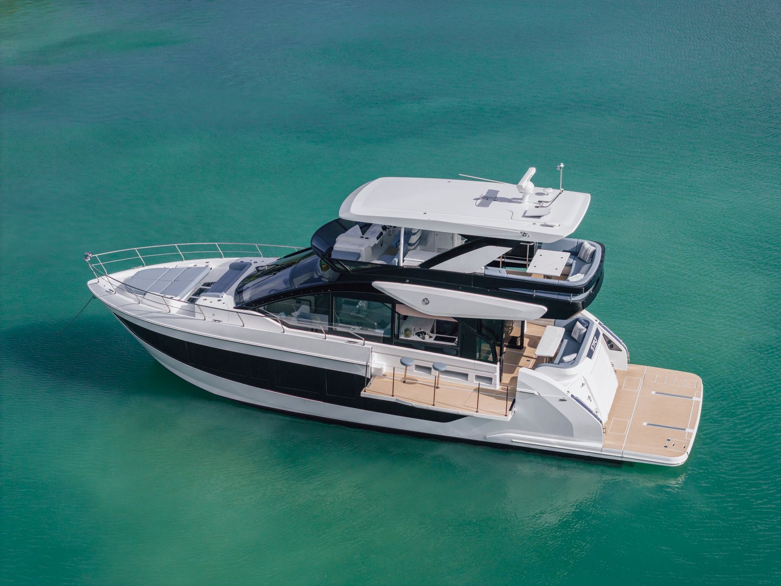 Cruisers Yachts 57 FLY0