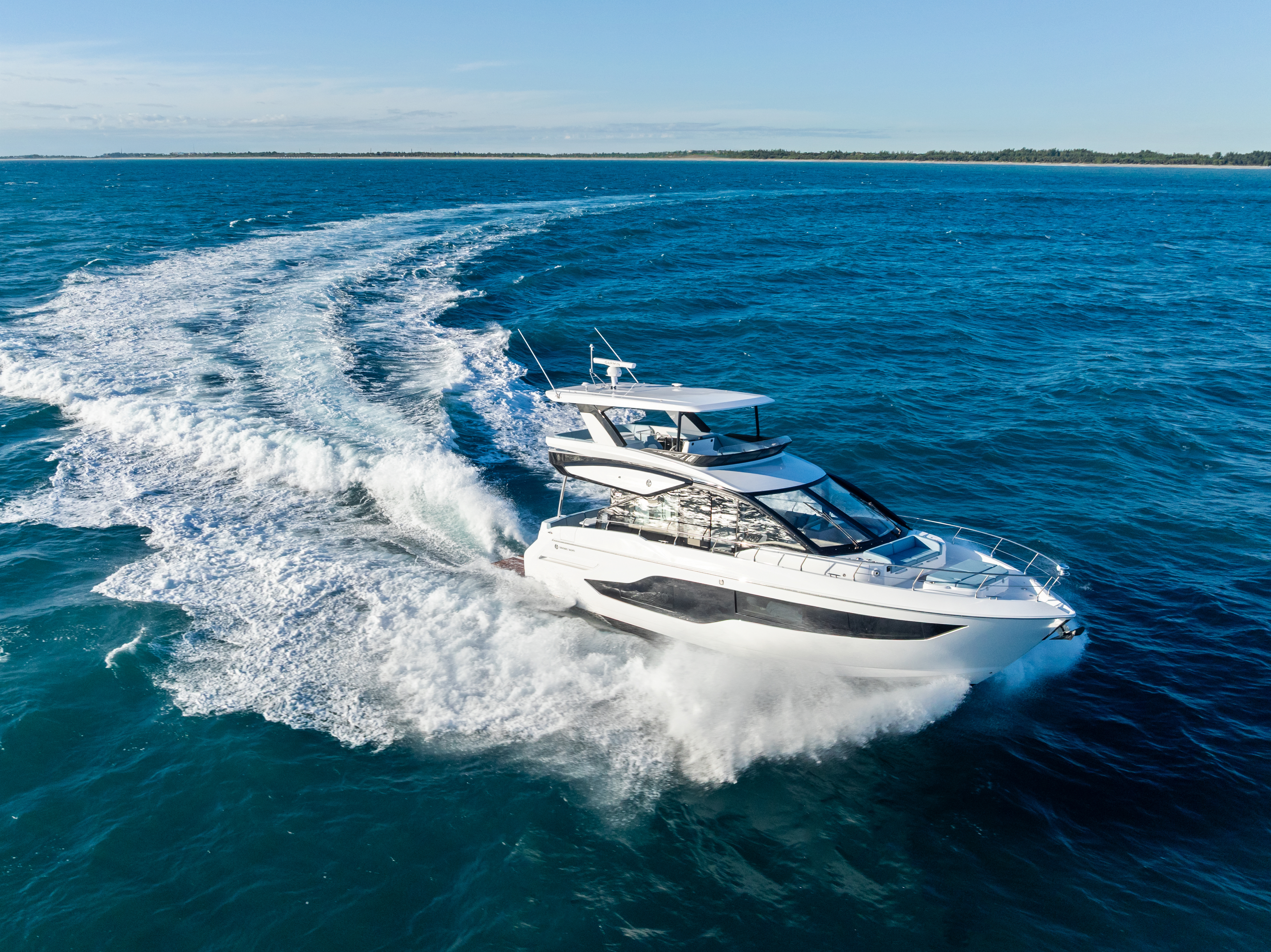 Cruisers Yachts 50 Fly0