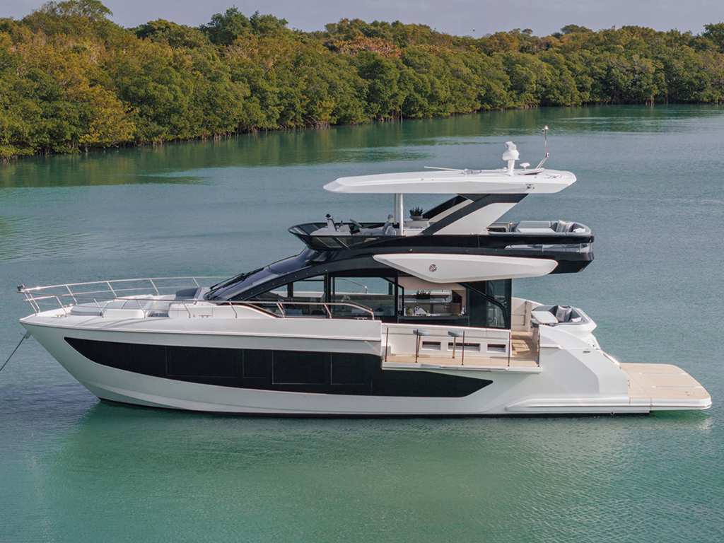 Cruisers Yachts 57 Fly0