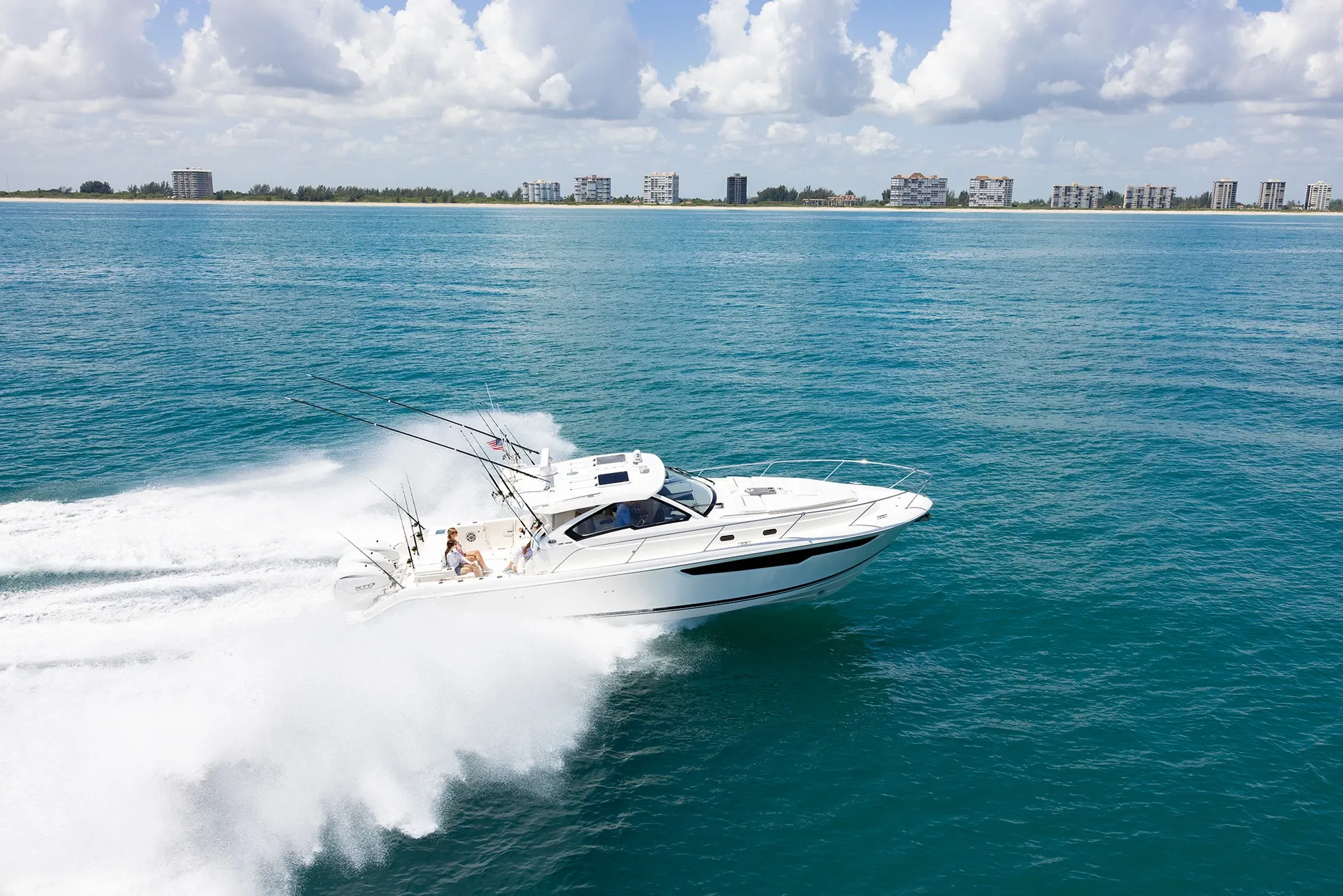 Pursuit boat