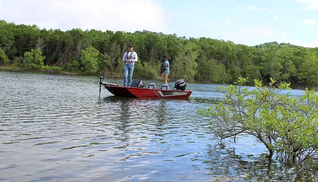 Boating on the water at Causeway Marina