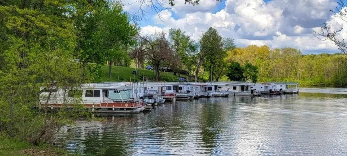 Walk-through of a refurbished 1974 Crest 3514 Houseboat