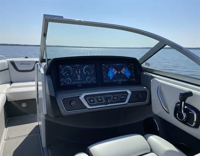 Dual touchscreen cockpit