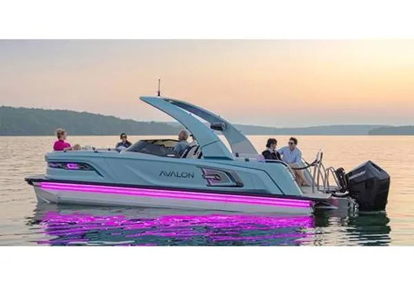 2026 Excalibur Quad Lounge Windshield - 27 FT