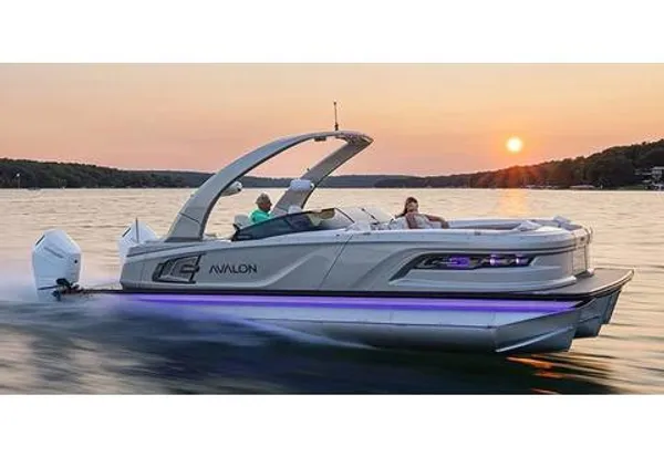 2025 Excalibur LTD - 25 FT Versatile Rear Bench Windshield