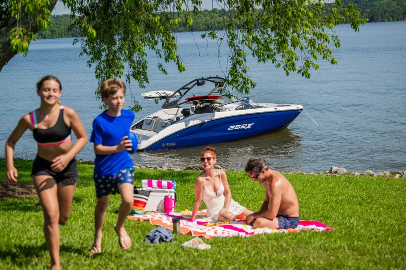 5 Tips for Navigating Busy Boating Weekends
