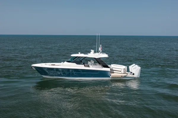 Tiara Yachts 39LS