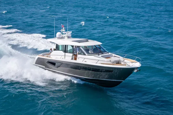 Tiara EX 54