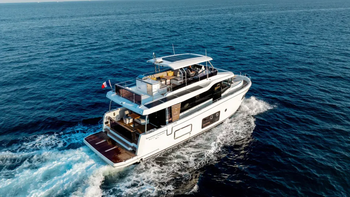 Beneteau Swift Trawler 54 model-detail-hero-img