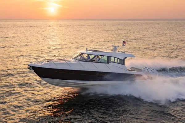 Tiara 48 LE
