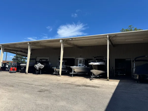 Professional boat repair equipment and diagnostic tools in service center
