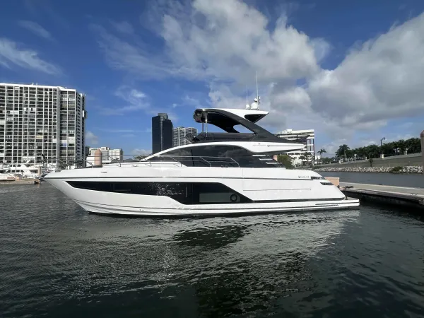 Fairline Squadron 58 flybridge yacht for sale at Strong's Yachts in New York