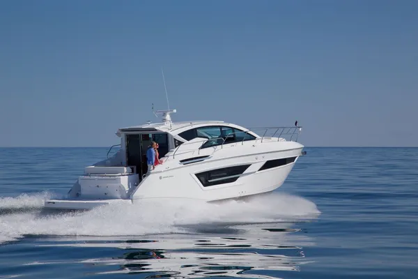 Cruisers Yachts 46 Cantius0