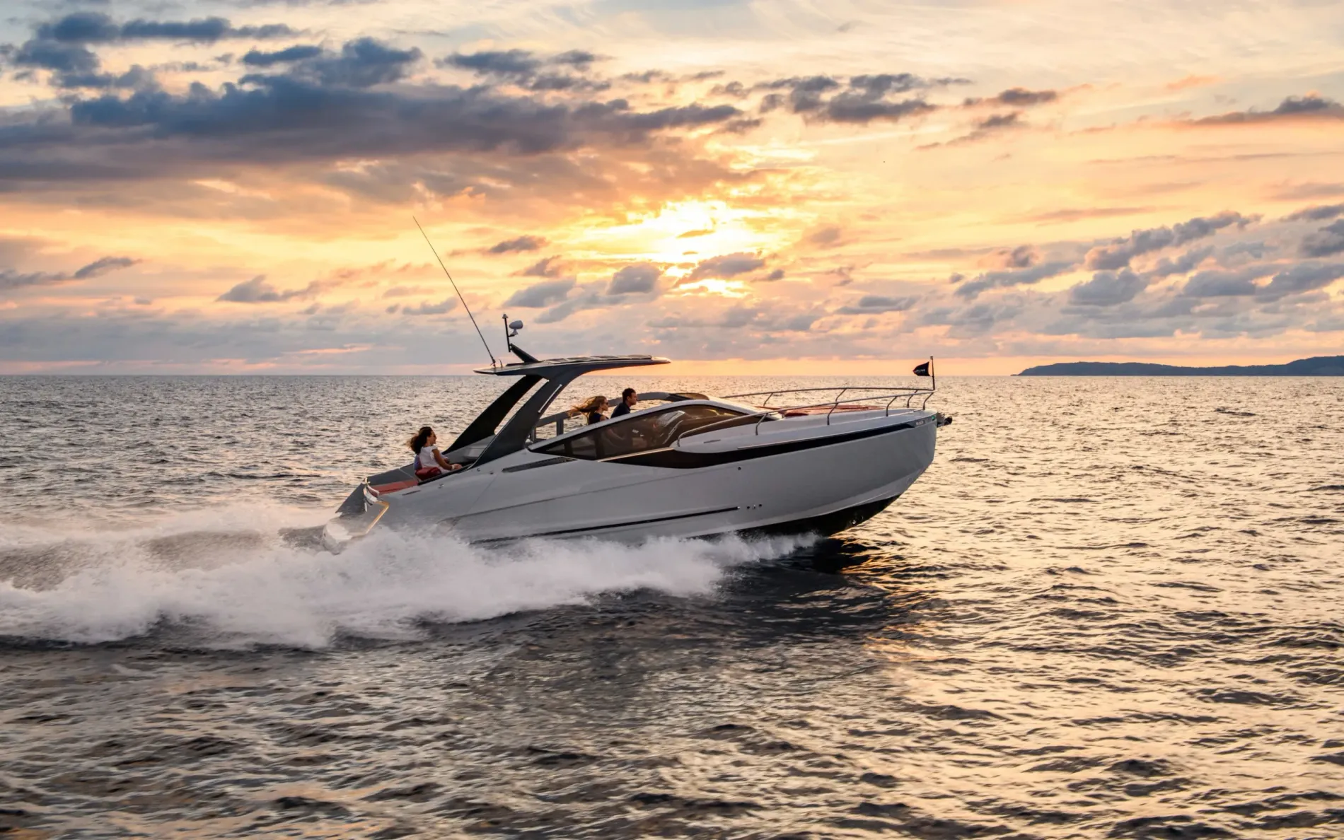 Fairline F LINE