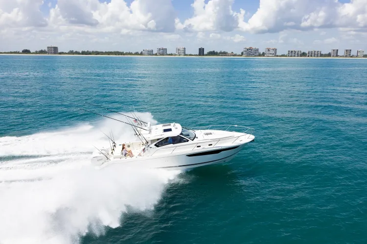 Pursuit boat