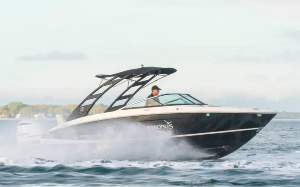 Regal LX4 luxury deck boat for boat club members on Long Island