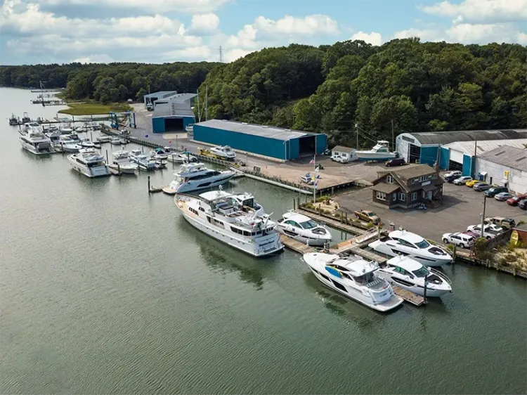 Strong’s Yacht Center