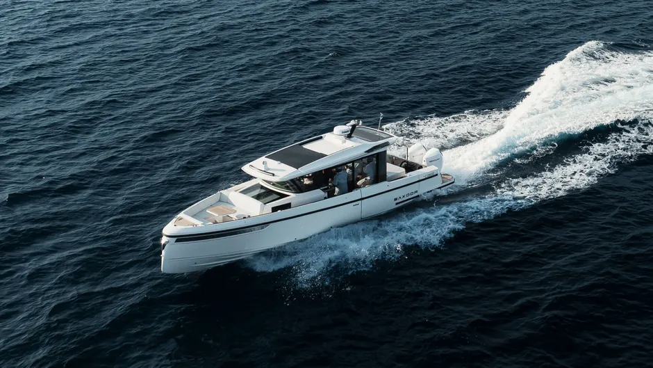 Saxdor 340 GTWA cruising across deep blue water