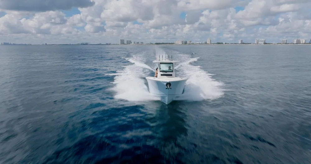 Sailfish 312 Center Console - The Perfect Choice for the Active Boater