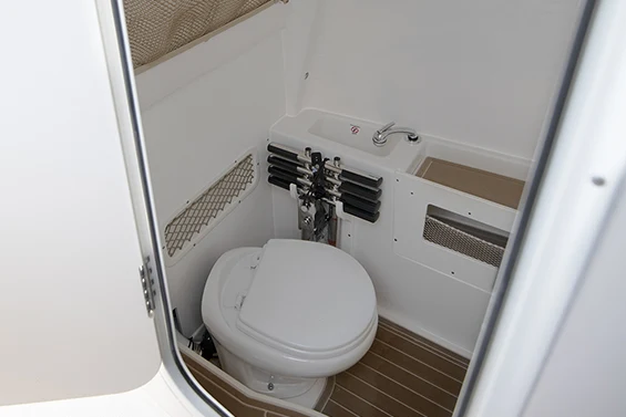 ou’ll find plenty of
                                            room below in the largest head
                                            compartments.